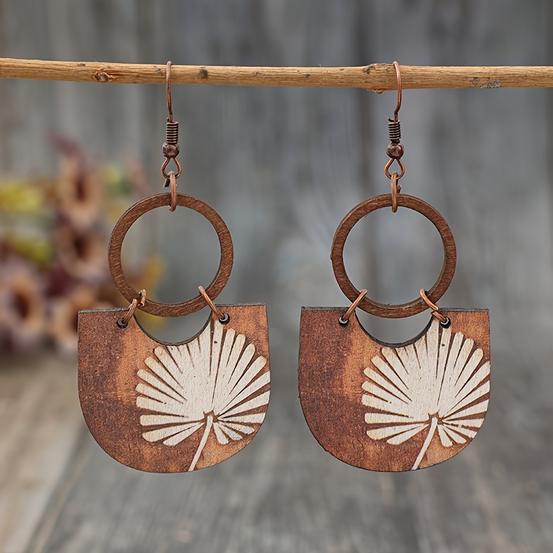 Women's Vintage Bohemian U-Shaped Leaf Pattern Wooden Earrings